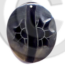 Oval blacklip skin