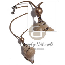Posik shell pendant in mocca