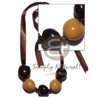 Kukui nuts ribbon choker