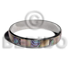 Laminated brownlip paua alternate in