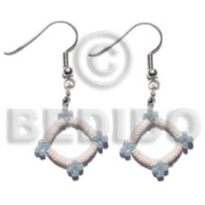 Dangling white clam glass