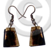 Dangling 18mmx14mm pyramid laminated brownlip