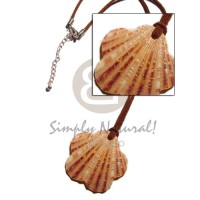 Scallop palium pigtim shell pendant